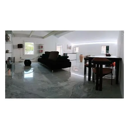 Skuderia 2 Apartman *